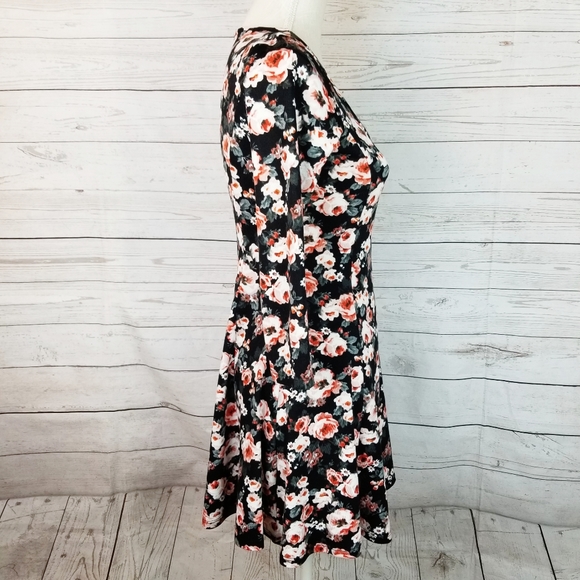 Forever 21 Floral Print Mini Skater Dress - Picture 4 of 7